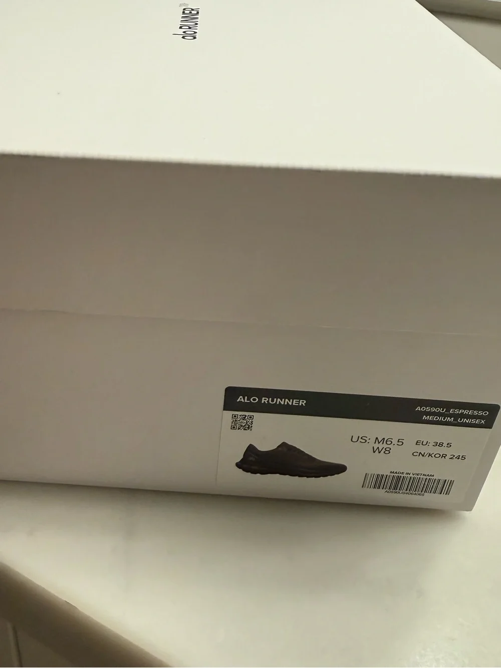 Alo runners espresso BRAND NEW IN BOX
